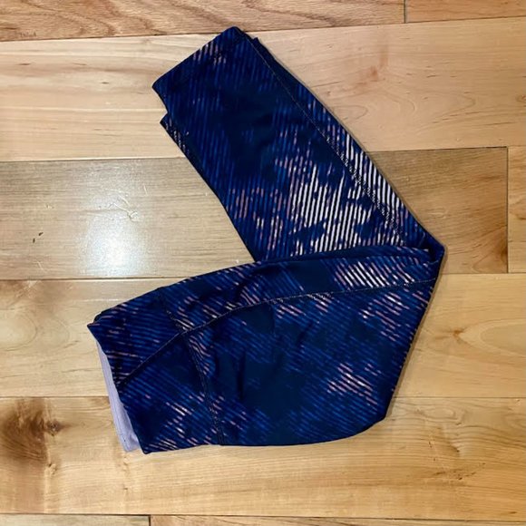 Old Navy Crop Athletic Leggings: Size M - Picture 2 of 2